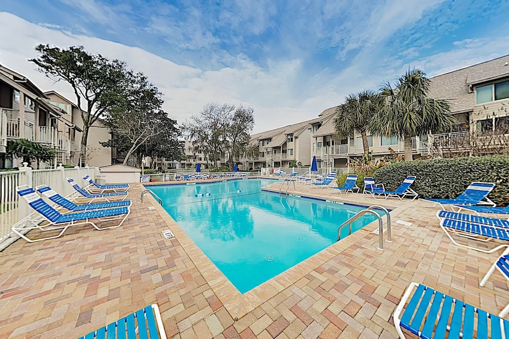 80courts 2 Bedroom Condo
