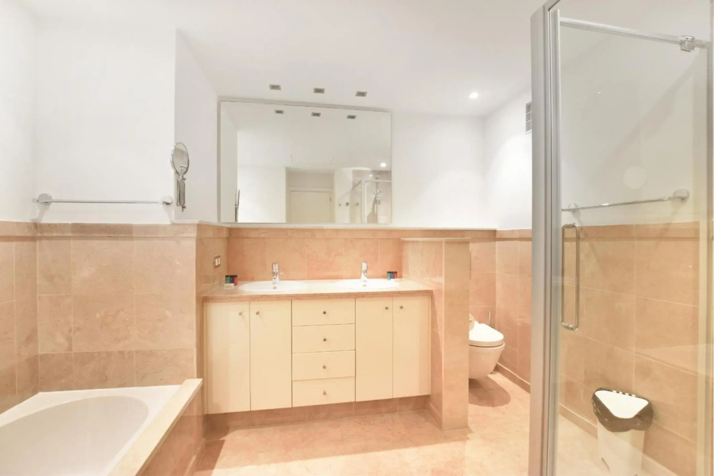 Alzaro 0-4 DELUXE SEA VIEW 2B