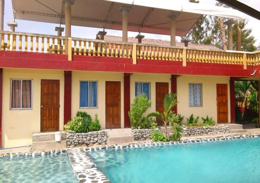 RedDoorz @ White Castle Beach Resort Iba Zambales - Vaccinated Staff