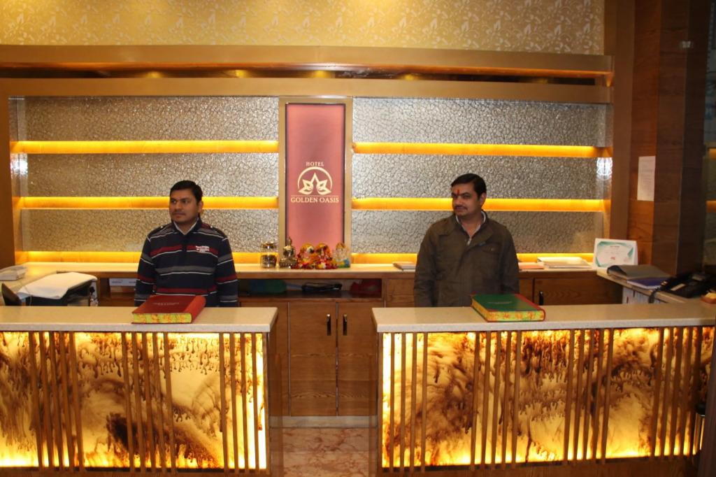 Hotel Golden Oasis - 5 Minute Walk from New Delhi Railway Station