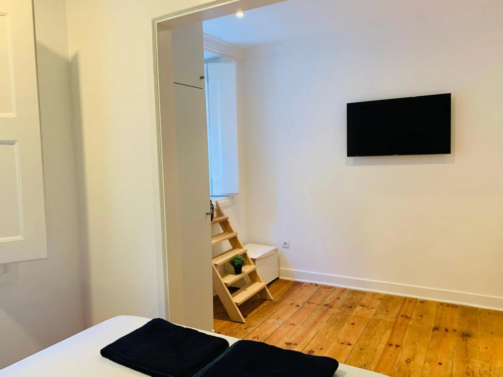 Spacious 1 bedroom apartment with a Parking Spot in Chiado