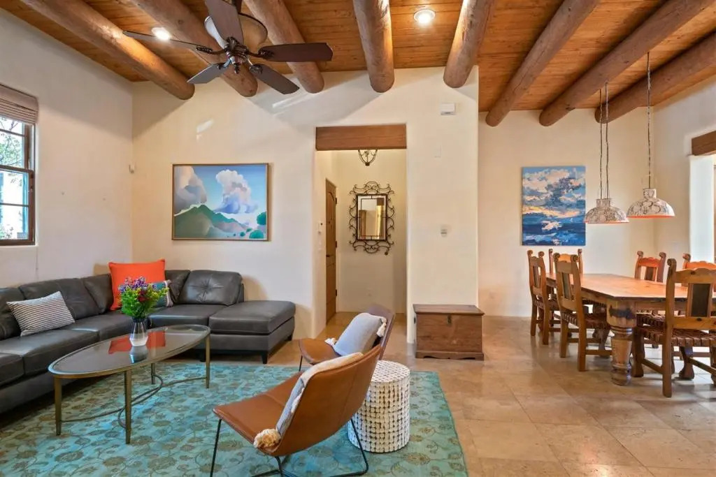 Casa Nona - Pristine Home in the Railyard District, Walk to The Plaza