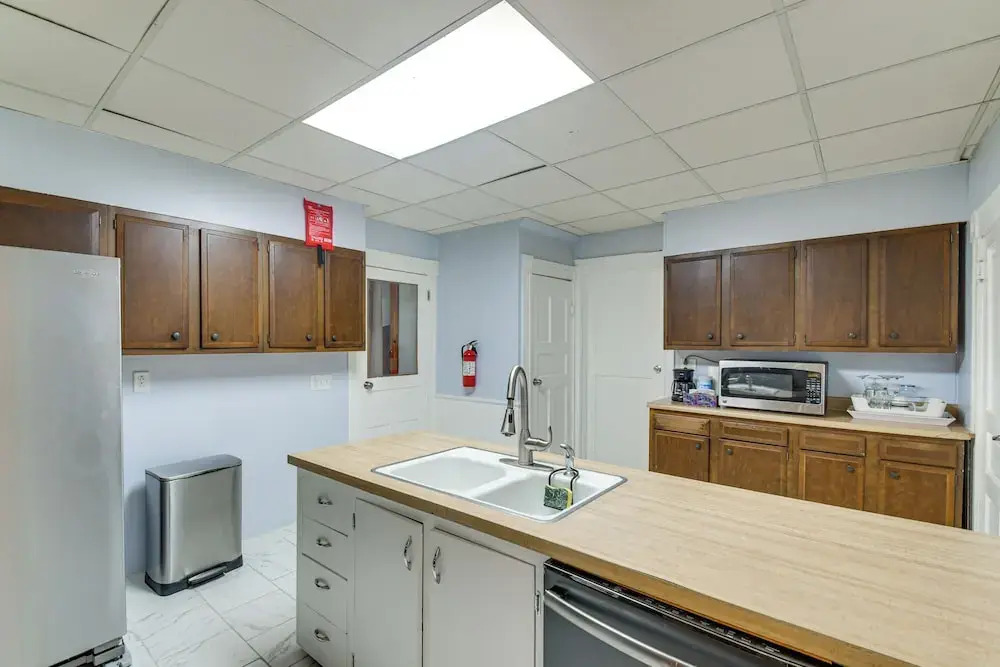 < 1 Mi to Main St: Quiet Apartment in Galesburg!