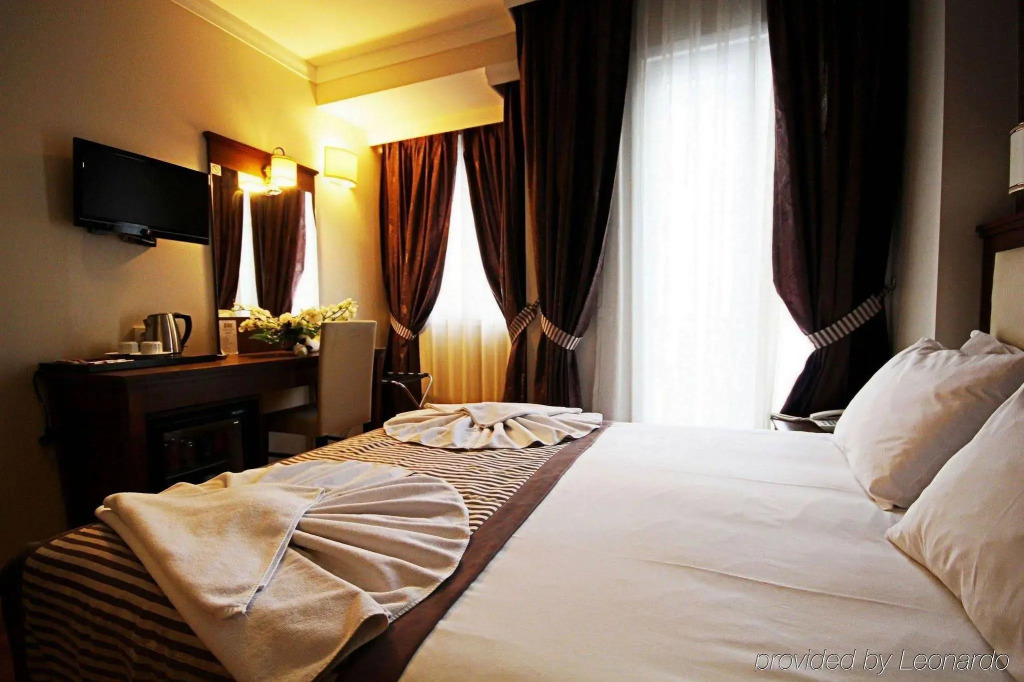 Aristocrat Hotel
