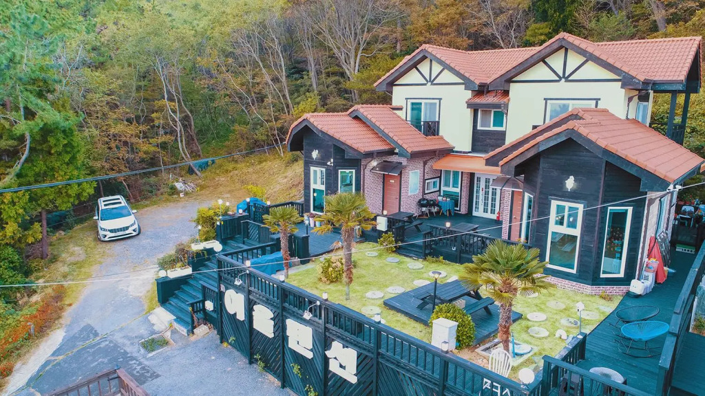 Geojae Yeowool Aegyun Pension