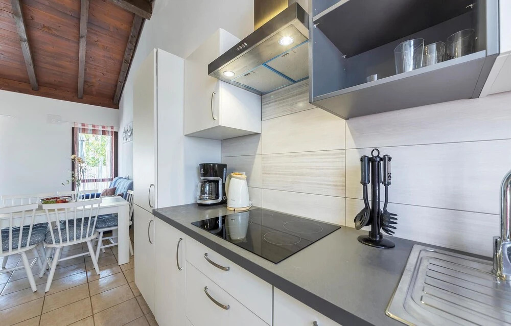 Stunning Home in Cervar Porat With Wifi and 2 Bedrooms