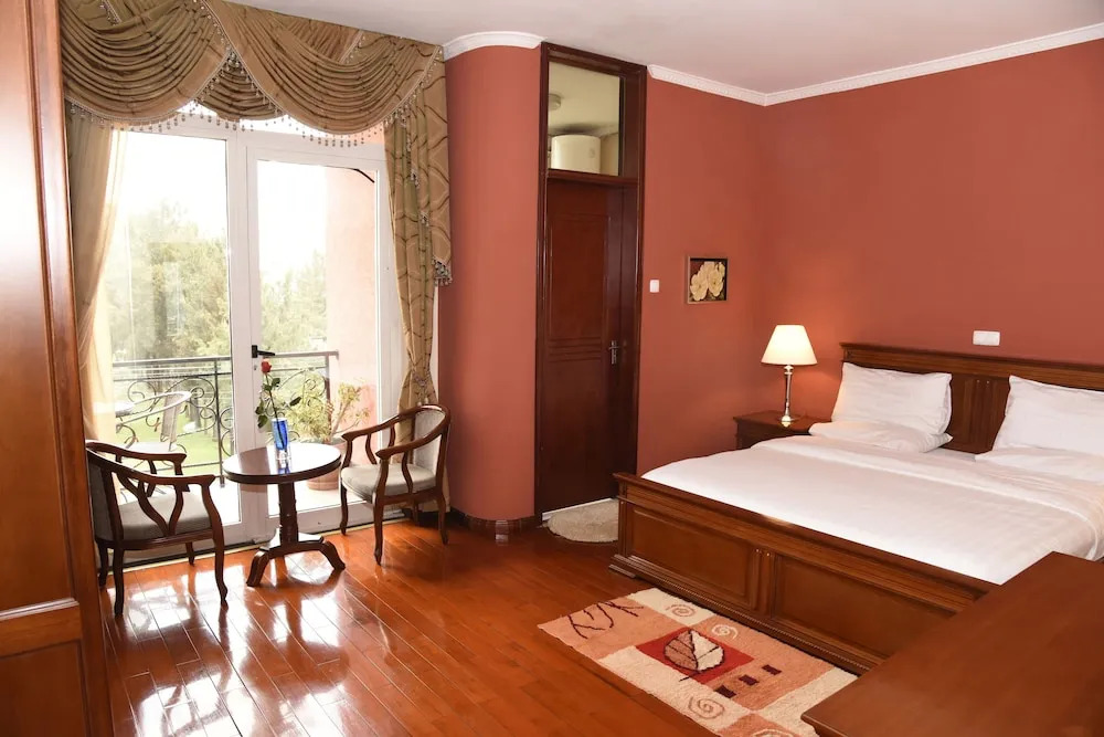 Diplomat Furnished Apartments