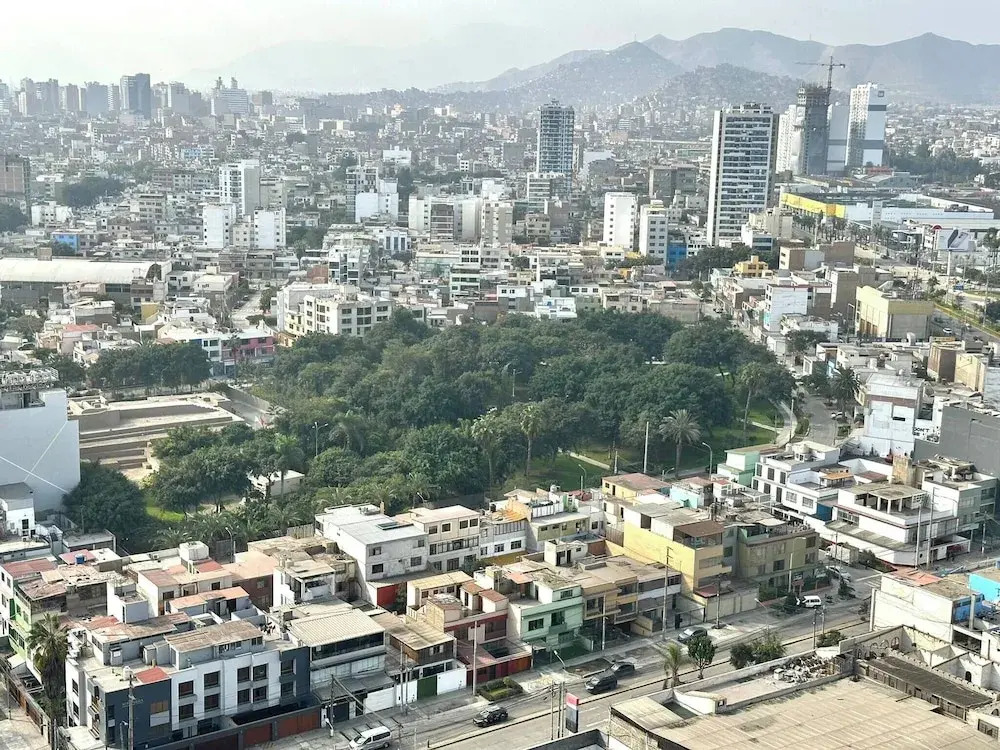 Modern 1BR on J Prado Board San Isidro