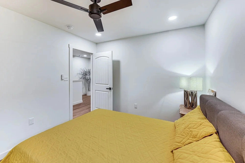 Near Trails & Town! Newly Built Mena Retreat