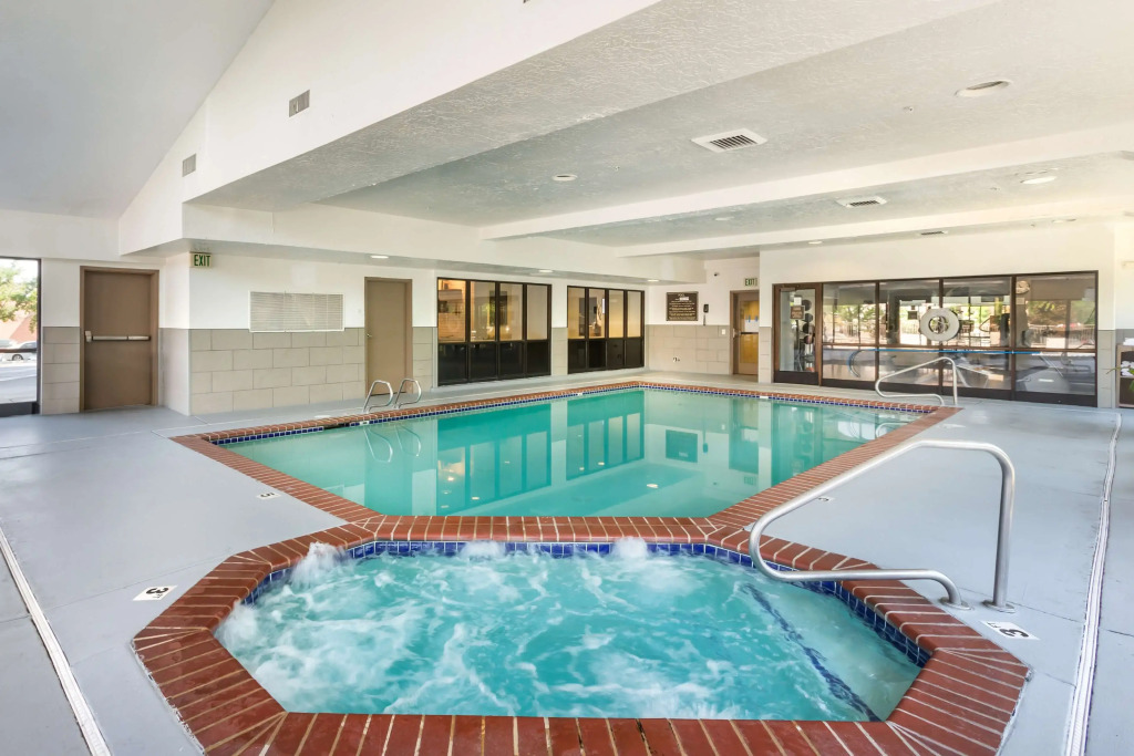 Best Western Plus Cotton Tree Inn