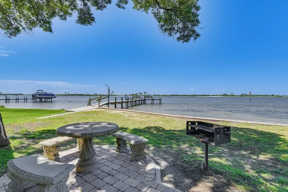 Pool & Beach Access: Lovely Mary Esther Condo!