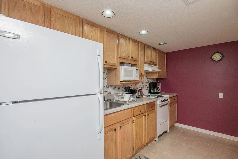 Colonial Crest Condo 104 by Heritage Cabin Rentals