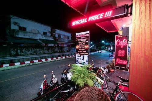 Cafe 66 House @ Patong Beach
