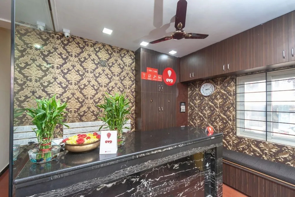 Oyo 8410 Rajeswari Tower