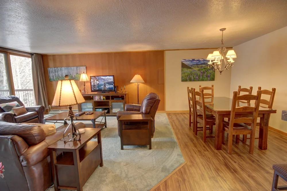 Lodgepole 2003 by SummitCove Vacation Lodging