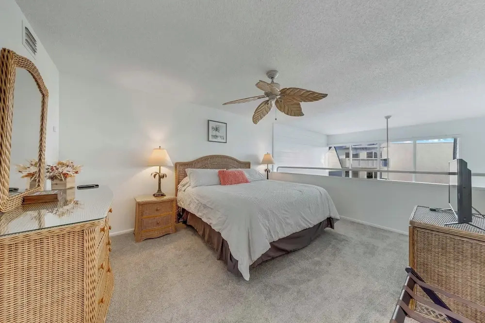 Beachfront Condo w/ Balcony on Manasota Key