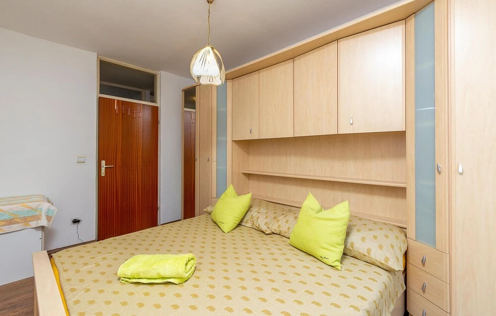 Amazing Apartment in Porec With Wifi and 2 Bedrooms