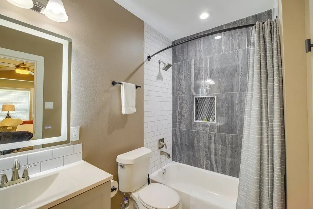 1 Mi to Dtwn, 8 Mi to Nrg! Fourth Ward Apt w/ W&D
