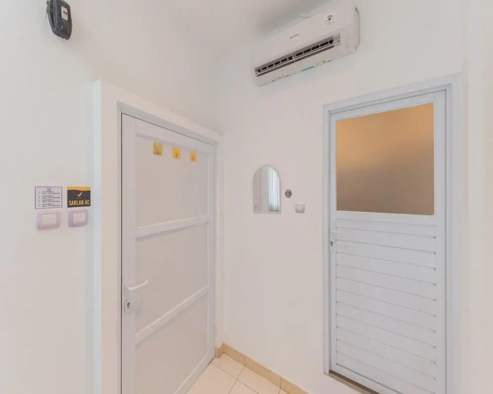 RedDoorz at Jalan Pangkal Perjuangan Karawang