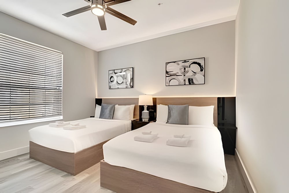 Vista Cay 4BR Luxury Near Universal Studios