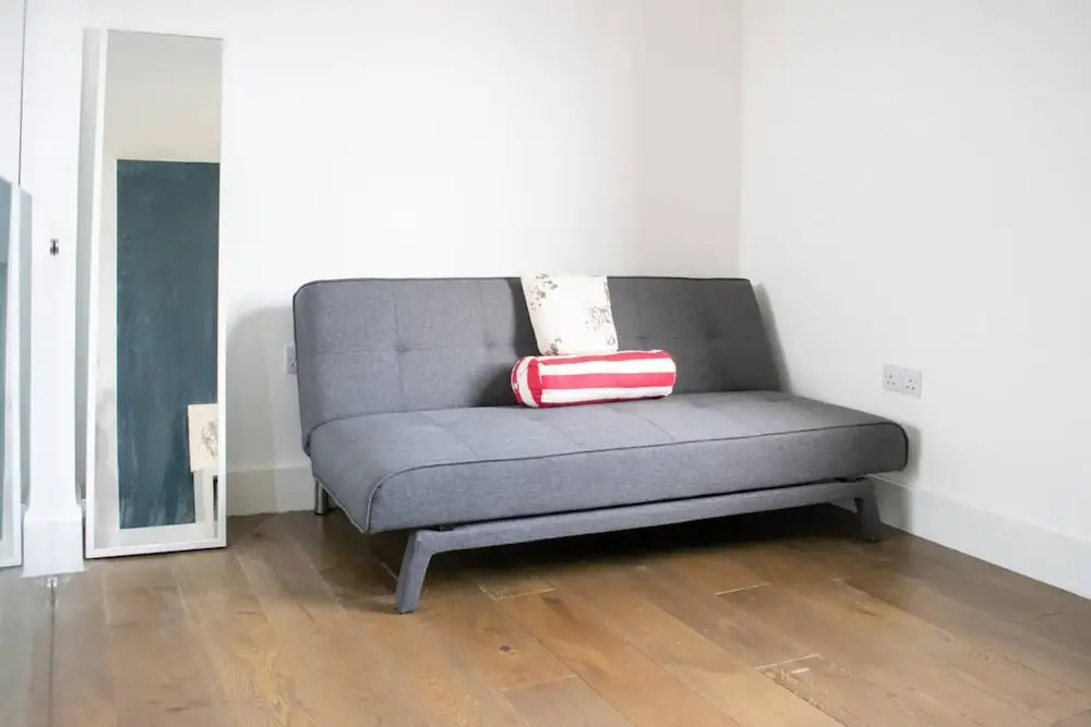 Modern 1 Bed 2-storey Flat in Clapton