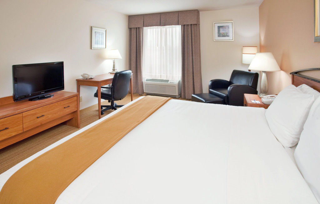 Comfort Inn & Suites NW Milwaukee