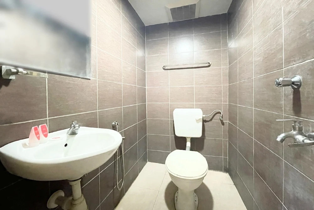 OYO 90324 Muar Station Hotel