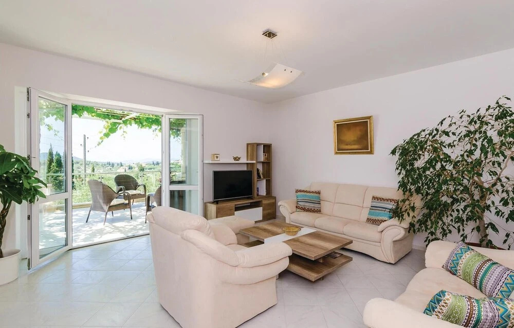 Stunning Home in Orasac With Wifi and 3 Bedrooms