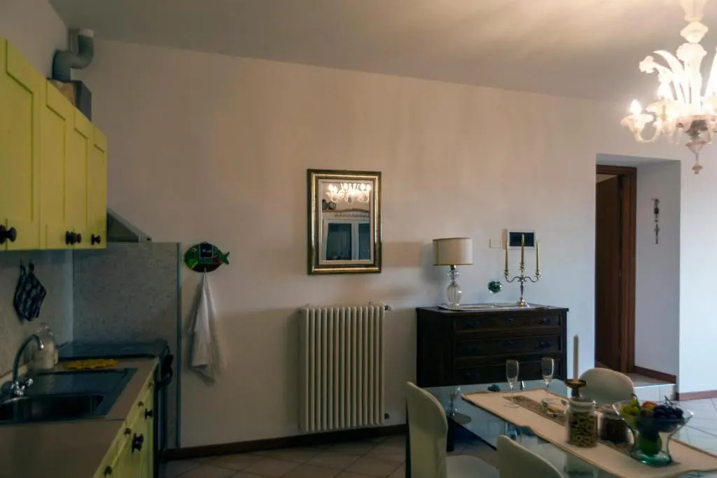 CASA DEL SOLE APPARTAMENTO N° 2 WHITE AND GOLD ROOM