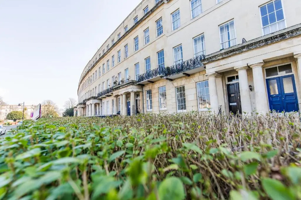 Luxury Apartment - 18 Lansdown Crescent