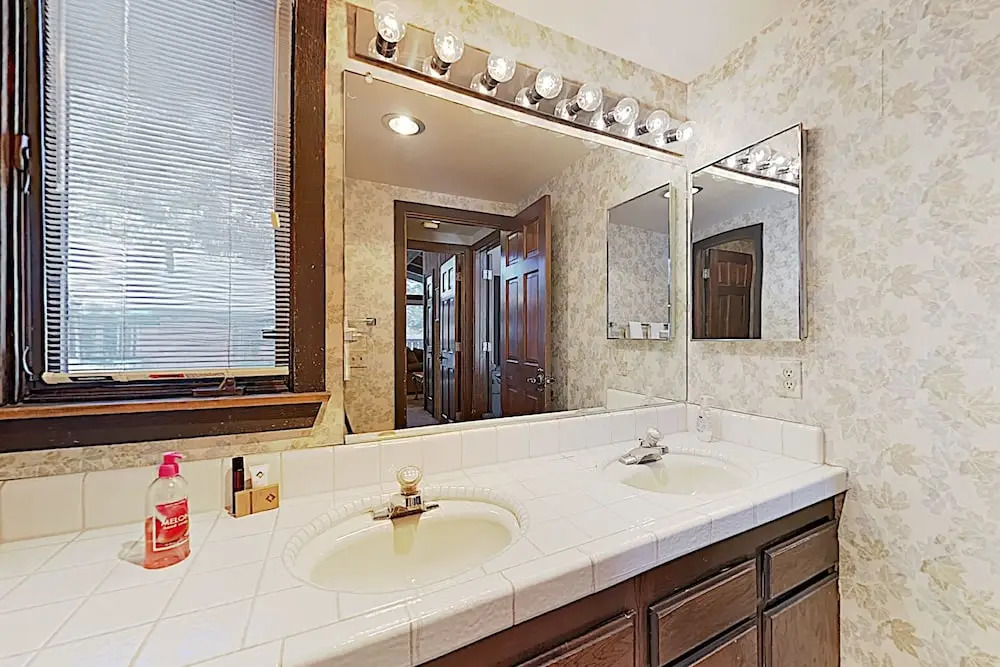 Chateau Sans Nom #11 W/ Indoor Pool, Spa & Sauna 4 Bedroom Condo