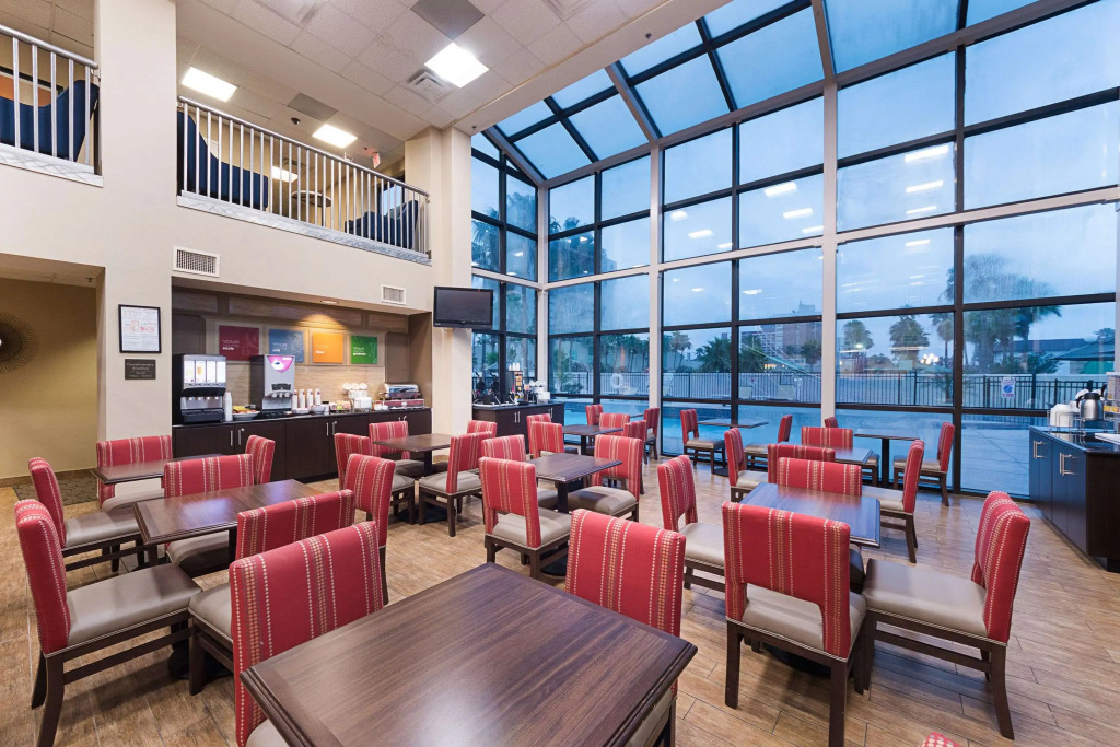 Comfort Suites Beachside