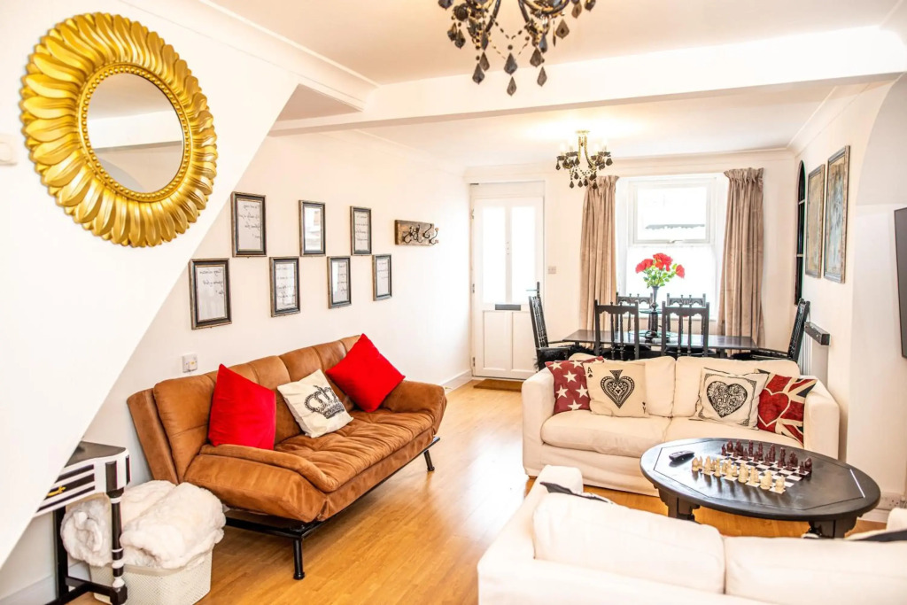 *NEW* quirky cottage by the sea