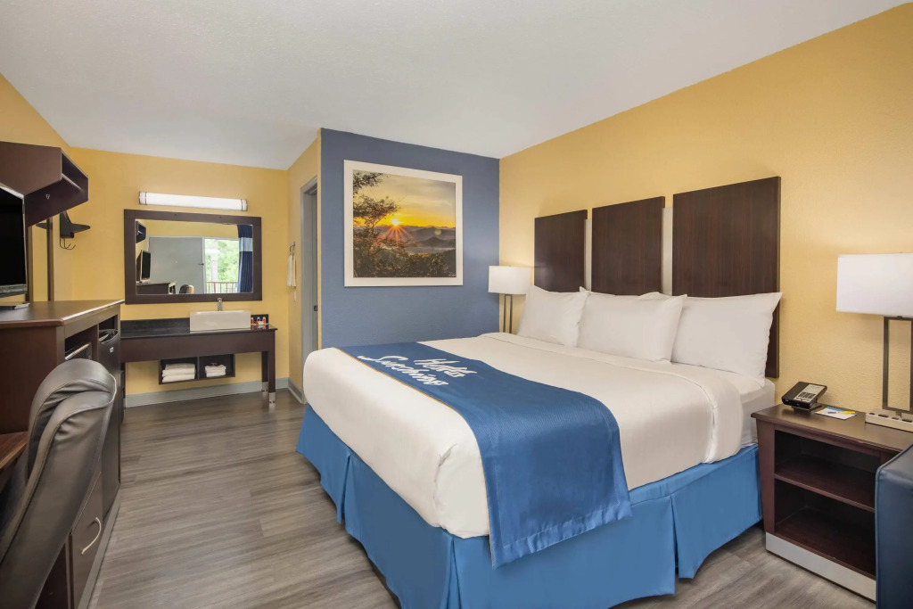 Days Inn by Wyndham Muscle Shoals