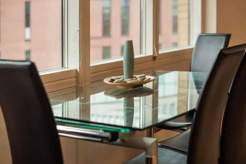 Urban Couples Retreat Apart- Pool Table & Balcony