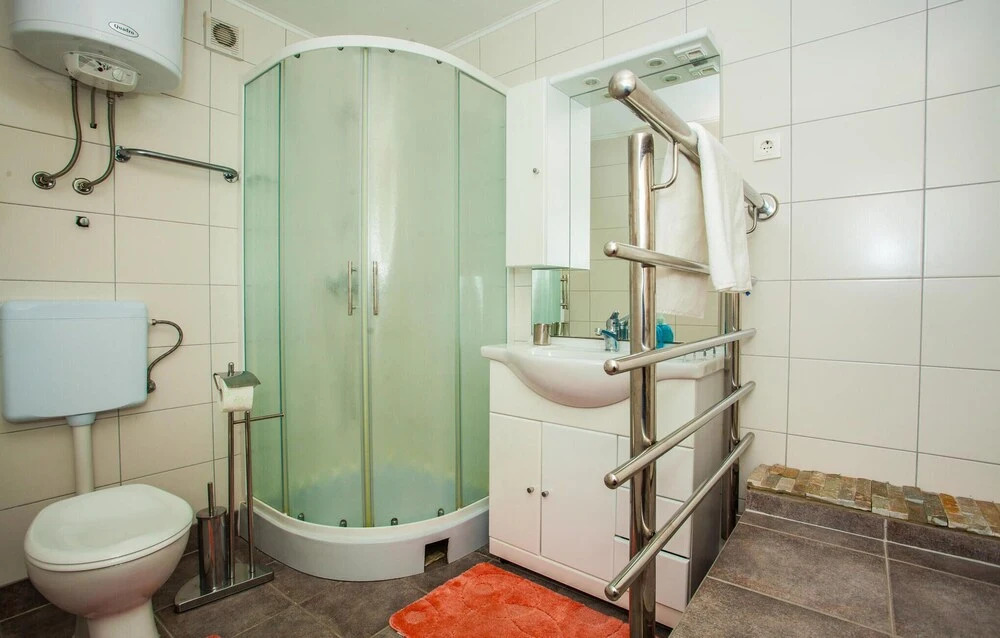Awesome Home in Lokva Rogoznica With Wifi and 4 Bedrooms