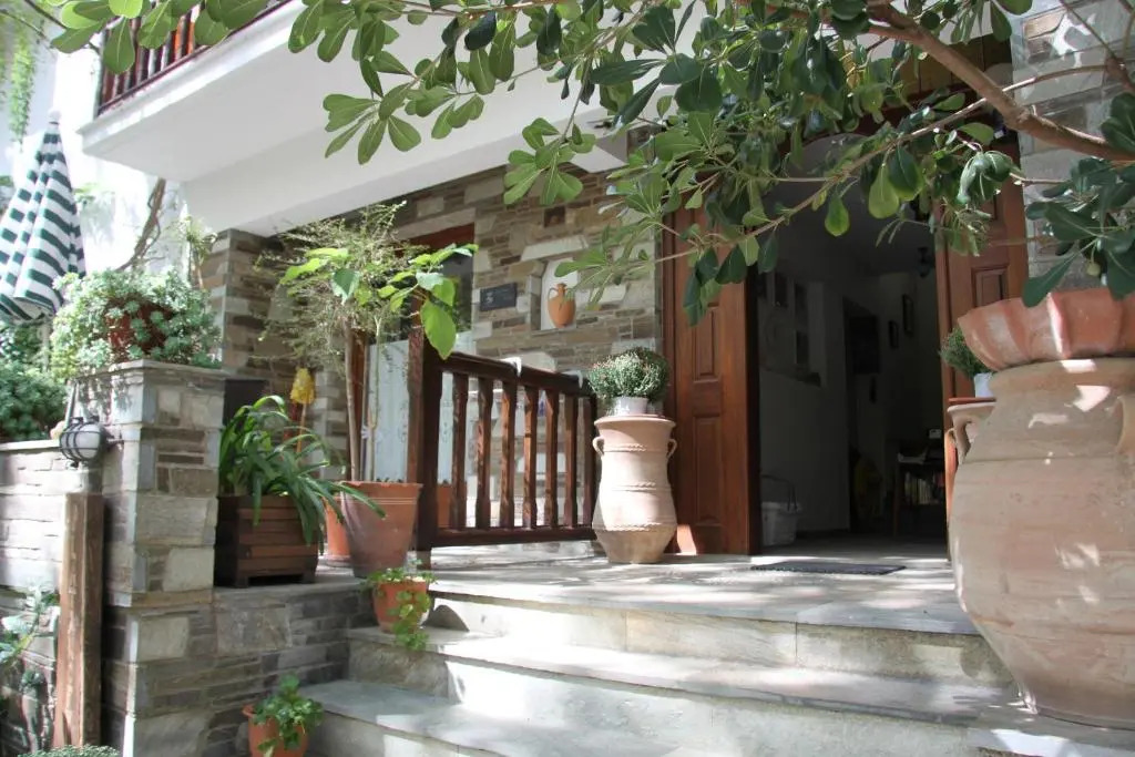PLATANOFYLLA Family Apartment No6