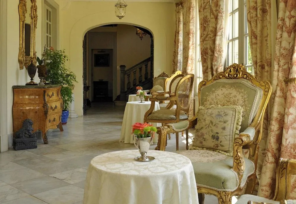 Chateau Le Mas De Montet