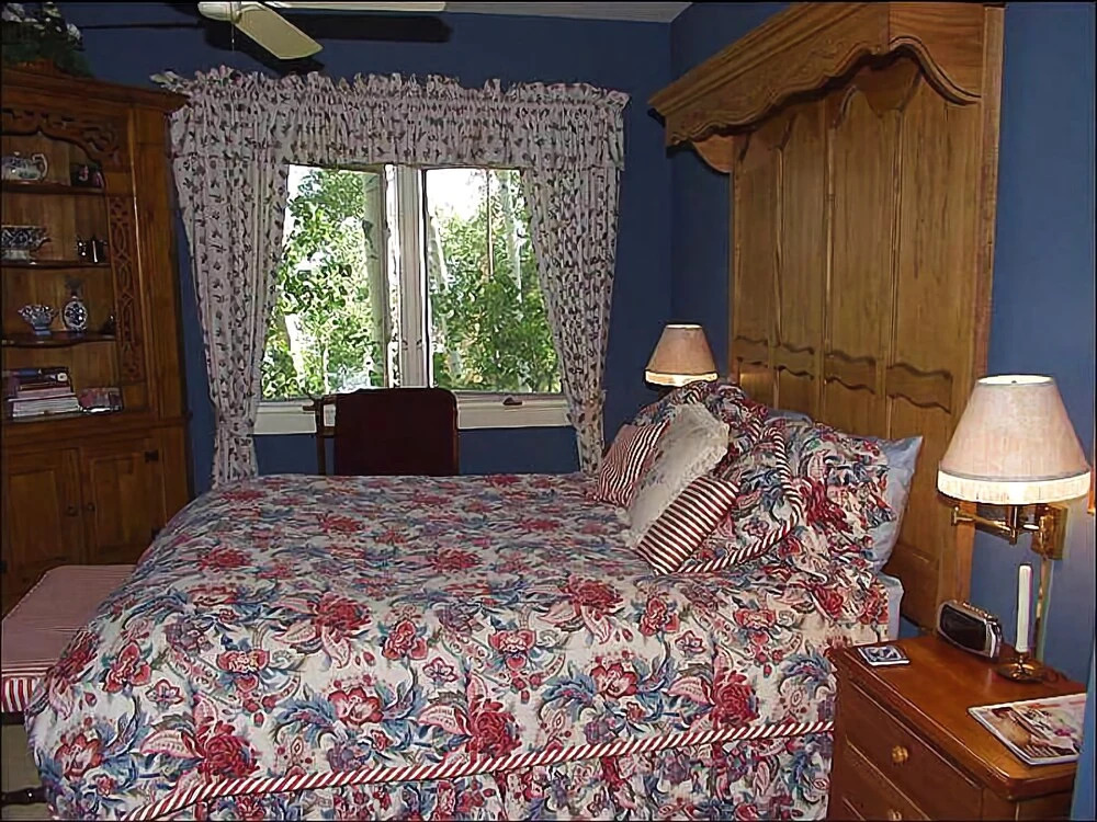 Walk 1 block to ski access - 6th bedroom mother-in-law unit optional Home by RedAwning