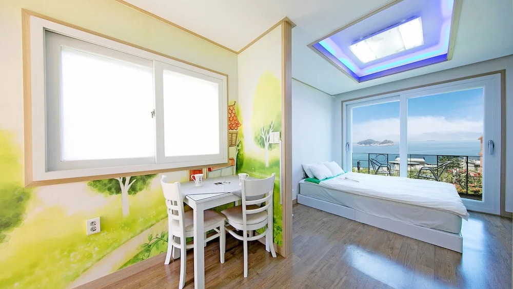 Yeosu Sky Bora Pension