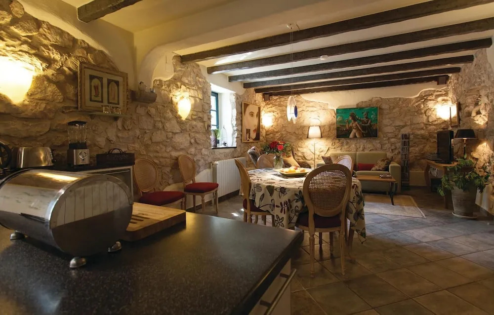 Awesome Home in Dobrinj With Wifi and 2 Bedrooms