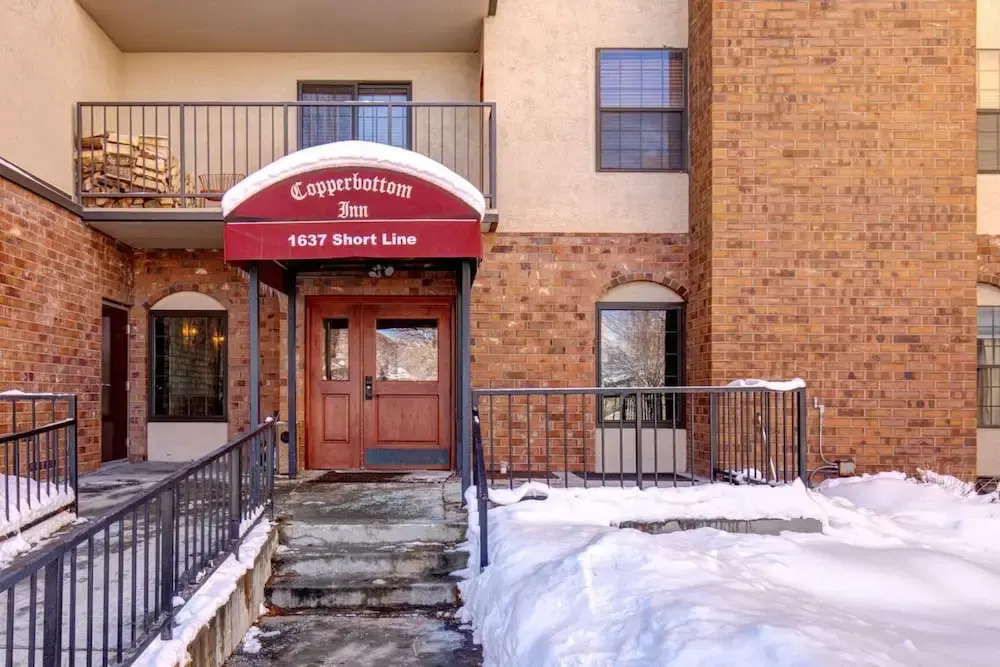 K B M Resorts- Cbi-202 Upgraded 1bd, Wood Fireplace, Full Kitchen, Wifi, Walk to Slopes!