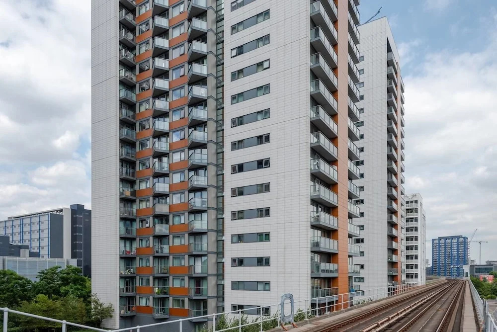 1Br Flat With Balcony And Gym In High Rise Building
