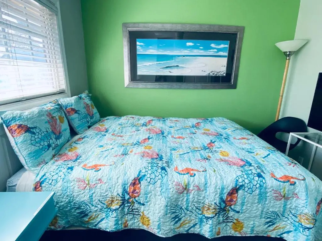 Costa Mesa Homestay - Private Rooms with 2 Shared Baths and Hosts Onsite