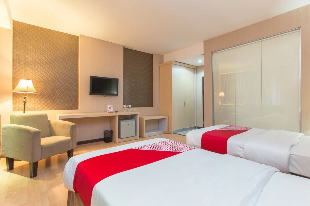 Hotel Sejati by OYO Rooms