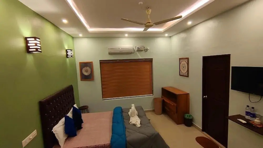 Pura Vida Varkala