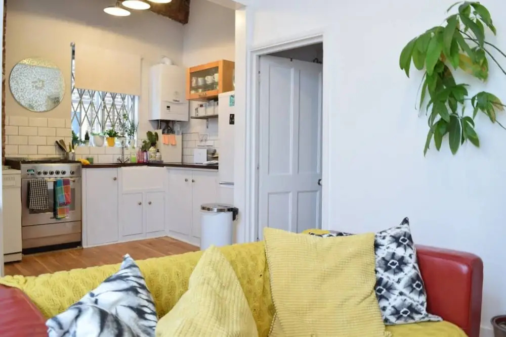 2 Bedroom Victorian Maisonette in Brixton