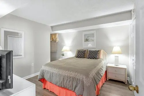 Ocean Bay Club 807 - Naturally beautiful unit with a recliner and indoor pool