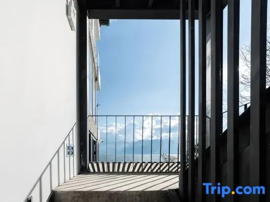 Liuyue · Designer Lake View Holiday Hostel