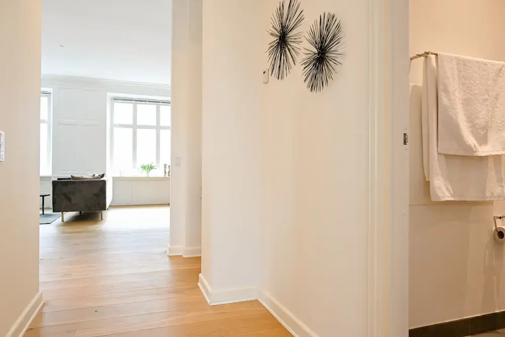 Sanders Arrow - Chic 3-bdr Apt w City View